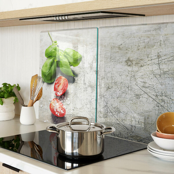 Tagliere in vetro temperato con stampa di pomodori, basilico e sale