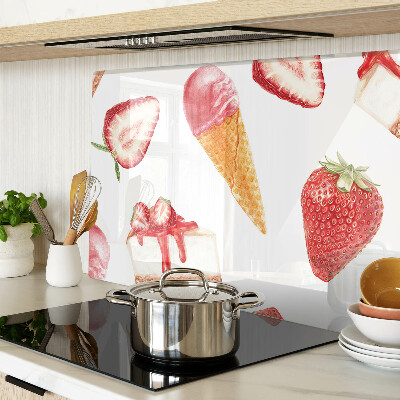 Tagliere in vetro con decorazione a gelato e fragole