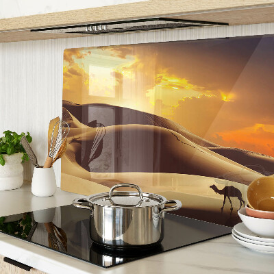 Tagliere in vetro temperato con stampa di un paesaggio desertico al tramonto