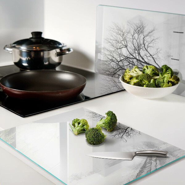 Tagliere in vetro temperato con stampa di un paesaggio invernale desolato con albero