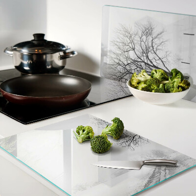 Tagliere in vetro temperato con stampa di un paesaggio invernale desolato con albero