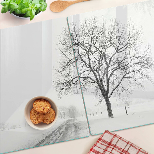 Tagliere in vetro temperato con stampa di un paesaggio invernale desolato con albero