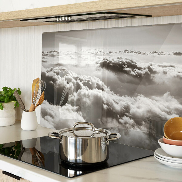 Tagliere in vetro temperato con decorazione a nuvole nei toni del grigio