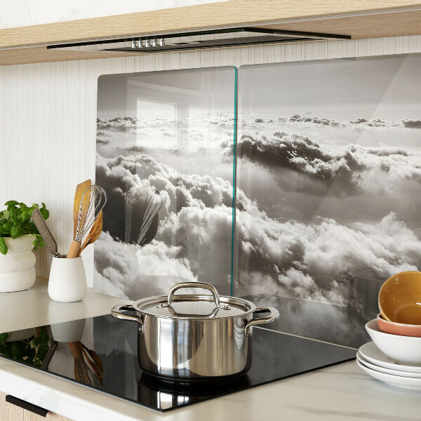 Tagliere in vetro temperato con decorazione a nuvole nei toni del grigio