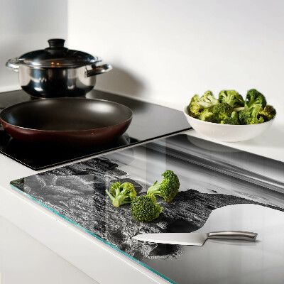 Tagliere in vetro temperato con stampa di un paesaggio costiero nei toni del grigio