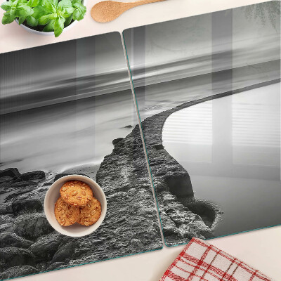 Tagliere in vetro temperato con stampa di un paesaggio costiero nei toni del grigio