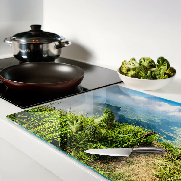 Tagliere in vetro temperato con motivo paesaggio montano in tonalità verdi