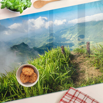 Tagliere in vetro temperato con motivo paesaggio montano in tonalità verdi