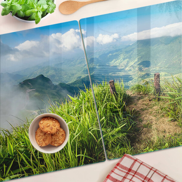 Tagliere in vetro temperato con motivo paesaggio montano in tonalità verdi