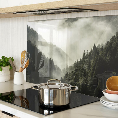 Tagliere in vetro temperato con stampa di un paesaggio montano avvolto nella nebbia