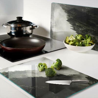 Tagliere in vetro temperato con stampa di un paesaggio montano avvolto nella nebbia