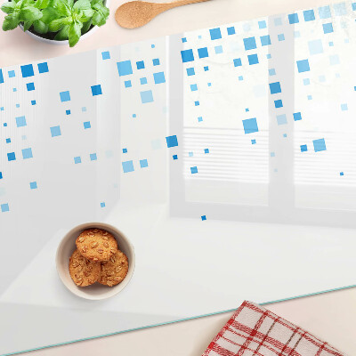 Tagliere in vetro con motivo di quadrati blu su sfondo bianco