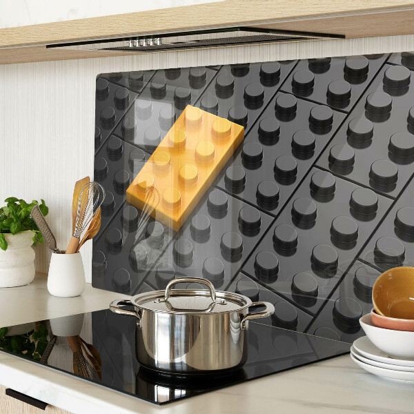 Tagliere in vetro con stampa di mattoncini LEGO su sfondo nero