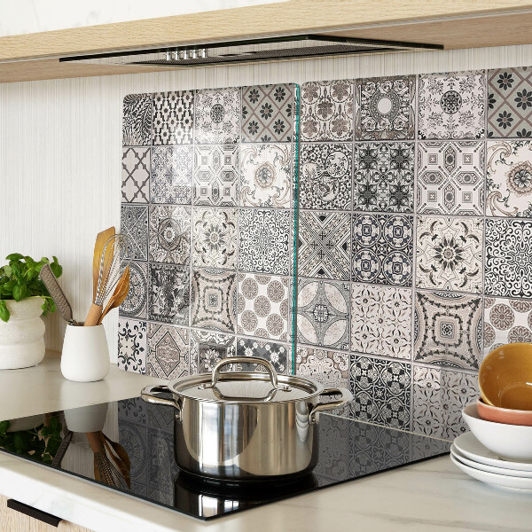 Tagliere in vetro temperato con motivo a piastrelle nei toni del grigio