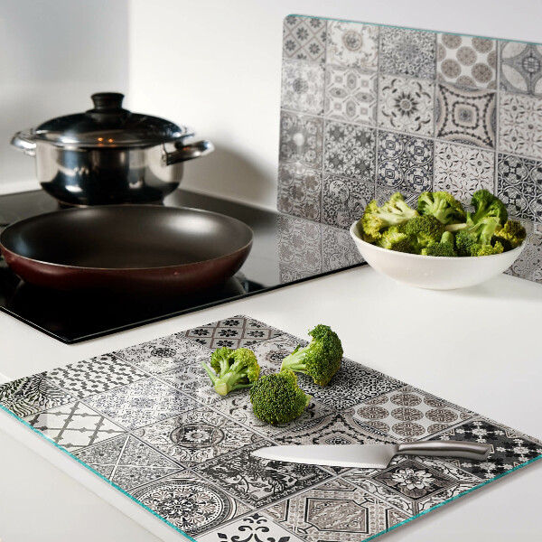 Tagliere in vetro temperato con motivo a piastrelle nei toni del grigio