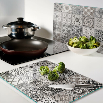 Tagliere in vetro temperato con motivo a piastrelle nei toni del grigio