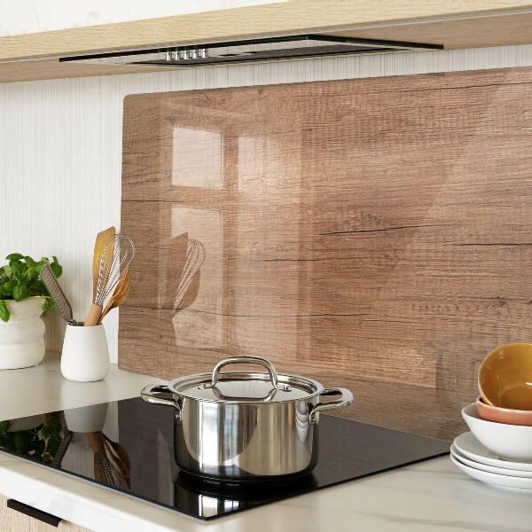 Tagliere in vetro con motivo a venature di legno che riflette la luce della finestra