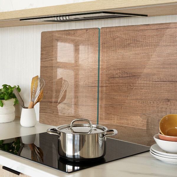 Tagliere in vetro con motivo a venature di legno che riflette la luce della finestra