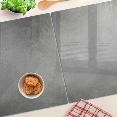 Tagliere in vetro con riflesso della finestra