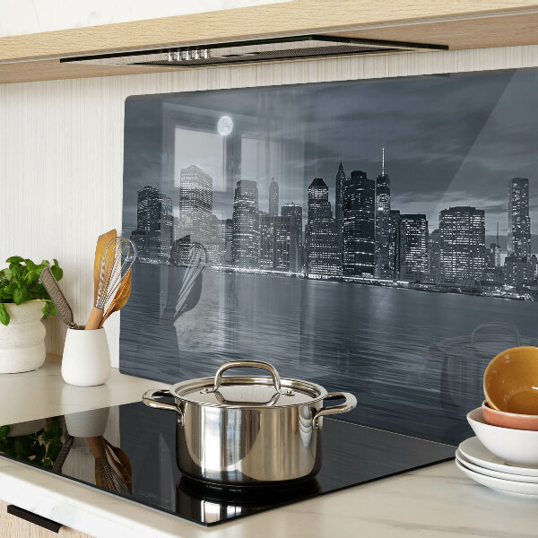 Tagliere in vetro con stampa del panorama della città riflesso a notte