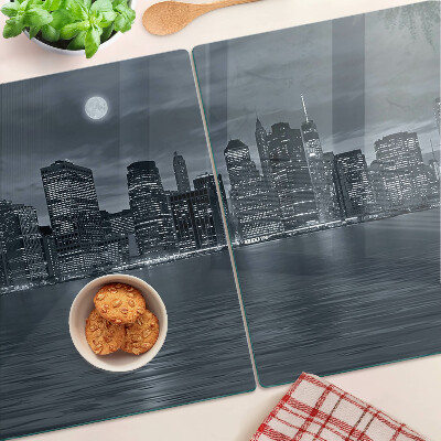 Tagliere in vetro con stampa del panorama della città riflesso a notte