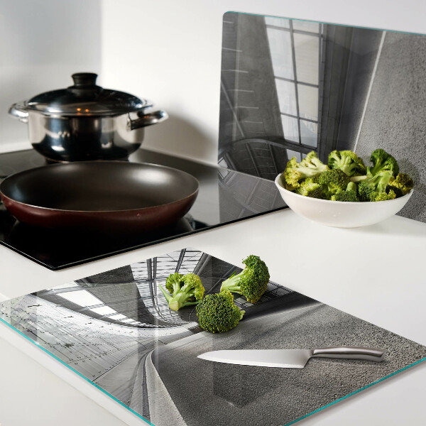 Tagliere in vetro temperato con motivo di architettura moderna e geometrie decorative