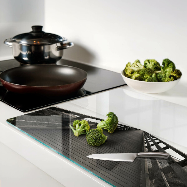 Tagliere in vetro temperato con stampa raffigurante un pontile di legno sull'acqua