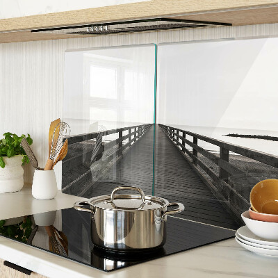 Tagliere in vetro temperato con stampa raffigurante un pontile di legno sull'acqua