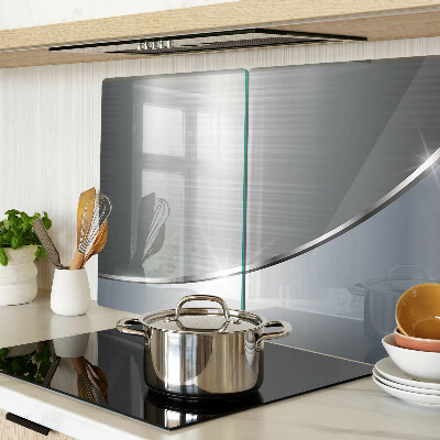 Tagliere in vetro temperato con finitura metallica dai riflessi luminosi