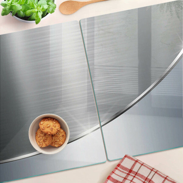 Tagliere in vetro temperato con finitura metallica dai riflessi luminosi