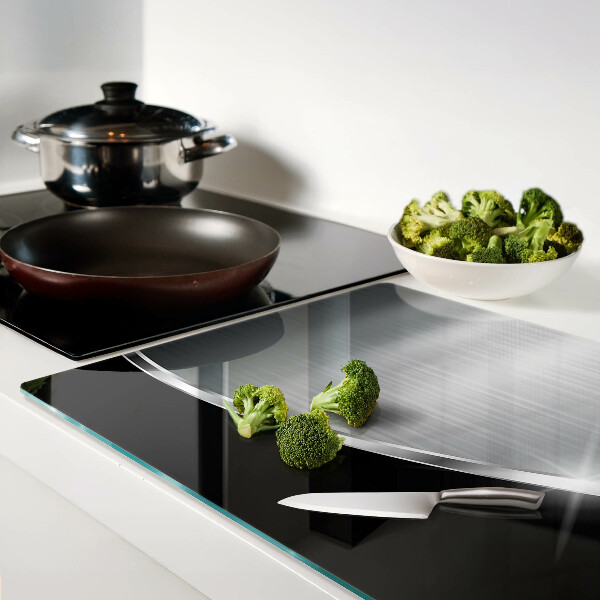 Tagliere in vetro con finitura metallica e riflessi decorativi