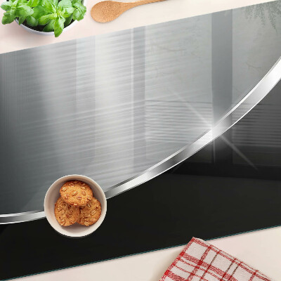 Tagliere in vetro con finitura metallica e riflessi decorativi