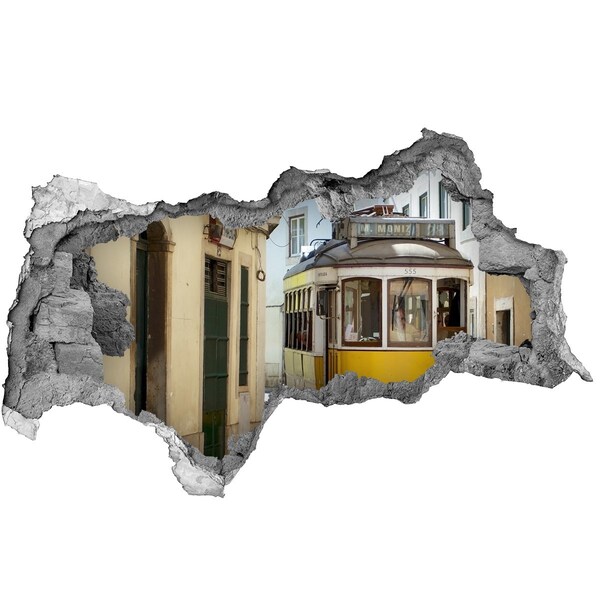 Adesivo con vista dietro il muro Un tram giallo in una strada stretta