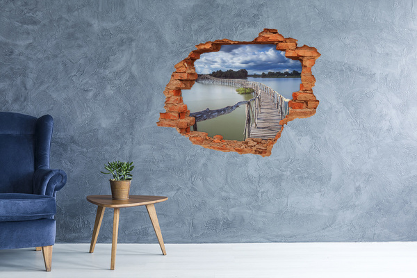 Adesivo con buco sbrecciato Un ponte sull'acqua