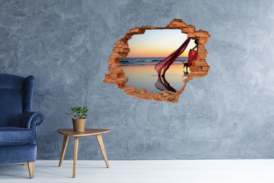 Adesivo con buco sbrecciato Ballare sulla spiaggia al tramonto