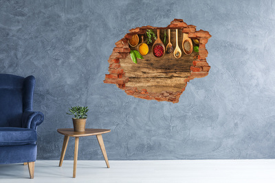 Adesivo con buco sbrecciato Spezie da cucina su un piano di lavoro in legno