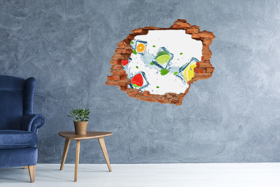 Adesivo effetto buco nel muro Un cocktail rinfrescante in un'atmosfera estiva.