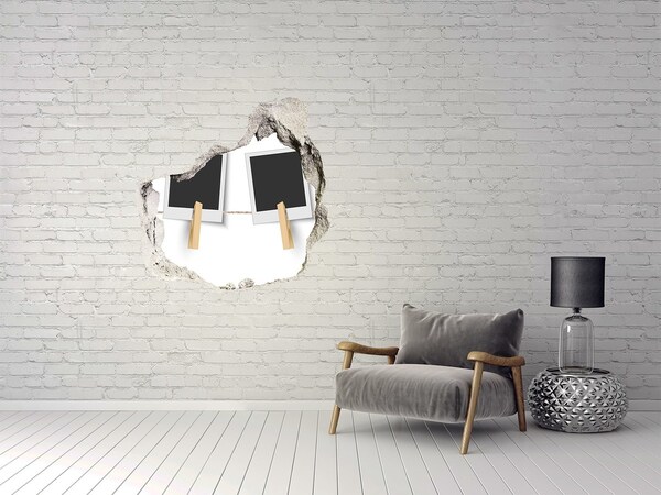 Adesivo effetto buco nel muro Un muro danneggiato con cornici per quadri.