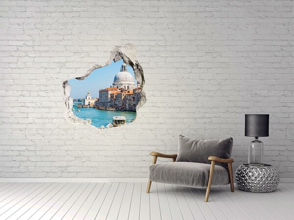 Trompe l'oeil buco nel muro Venezia alla luce del giorno
