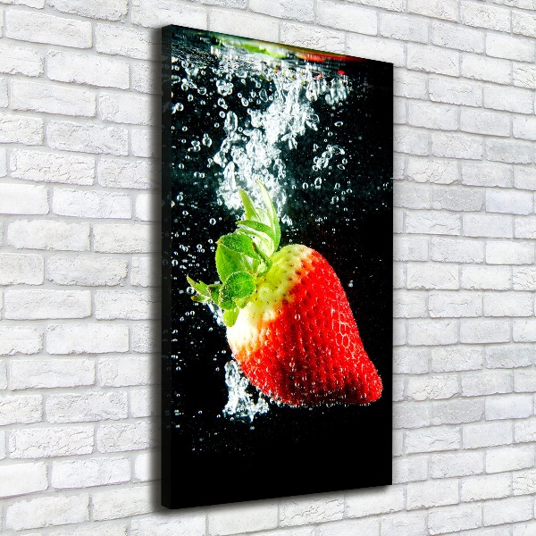Stampa quadro su tela verticale Fragola sott'acqua