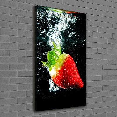Stampa quadro su tela verticale Fragola sott'acqua