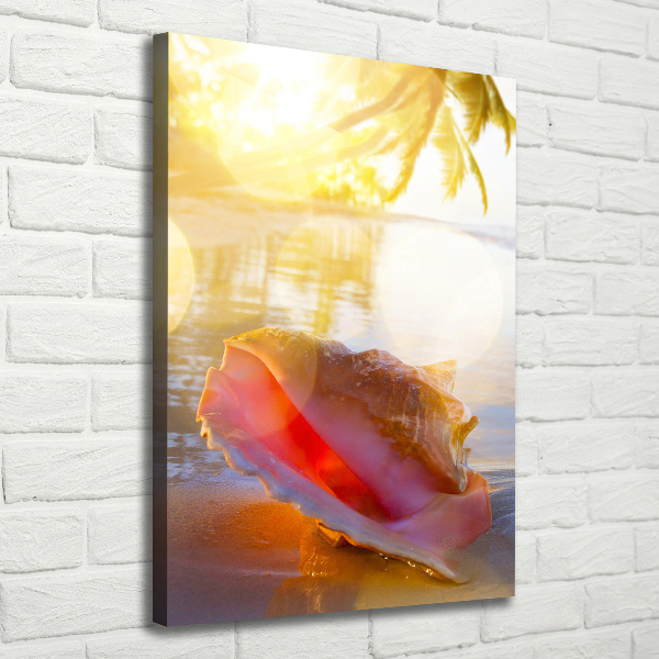 Stampa quadro su tela verticale Una conchiglia sulla spiaggia