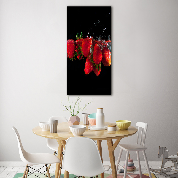 Quadro di vetro verticale Fragole in acqua