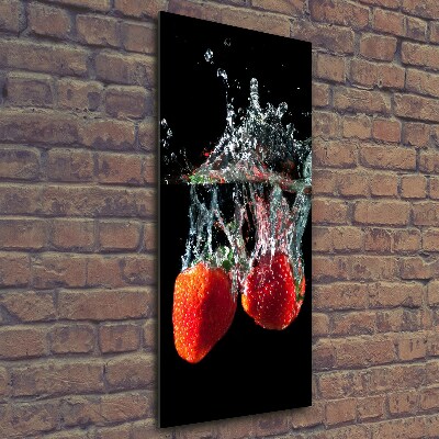 Quadro stampa su vetro verticale Fragole sott'acqua