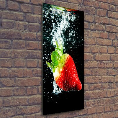 Quadro stampa su vetro verticale Fragola sott'acqua