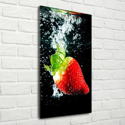 Quadro stampa su vetro verticale Fragola sott'acqua