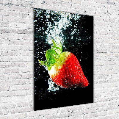 Quadro stampa su vetro verticale Fragola sott'acqua