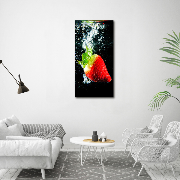 Quadro stampa su vetro verticale Fragola sott'acqua