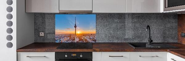 Rivestimento parete cucina con vano per torre televisiva