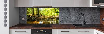 Rivestimento parete cucina con motivo «Raggi di sole nella foresta»